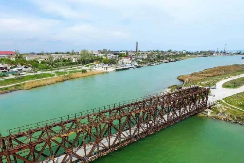 проливы между Сивашем и Азовским морем